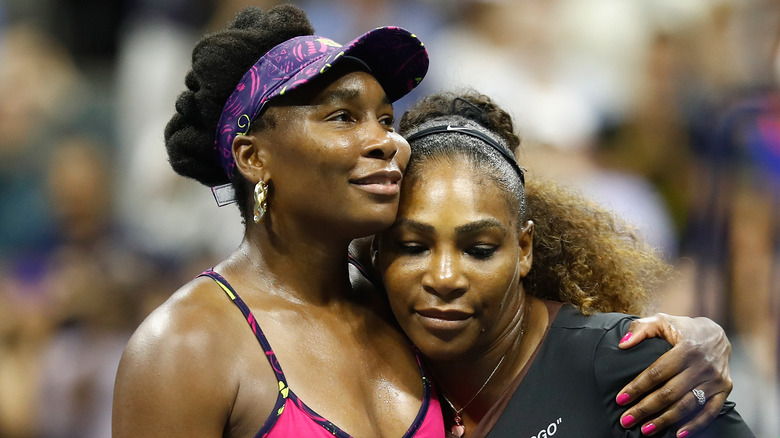 Venus and Serena Williams hugging