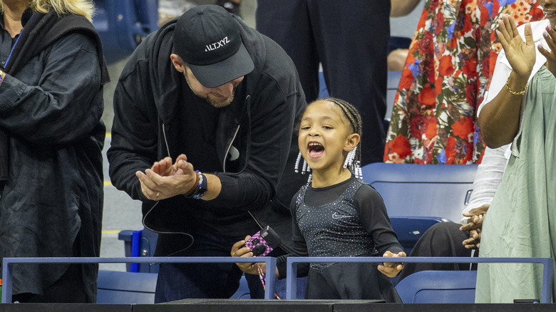 Alexis Ohanian clapping, Olympia cheering