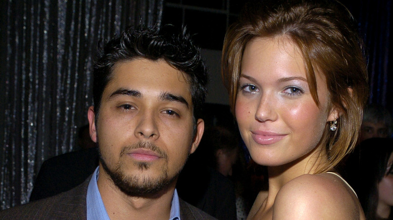 Wilmer Valderrama, Mandy Moore posing