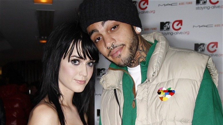 Katy Perry and Travie McCoy, both posing