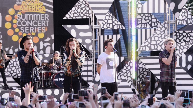 One Direction performing on GMA