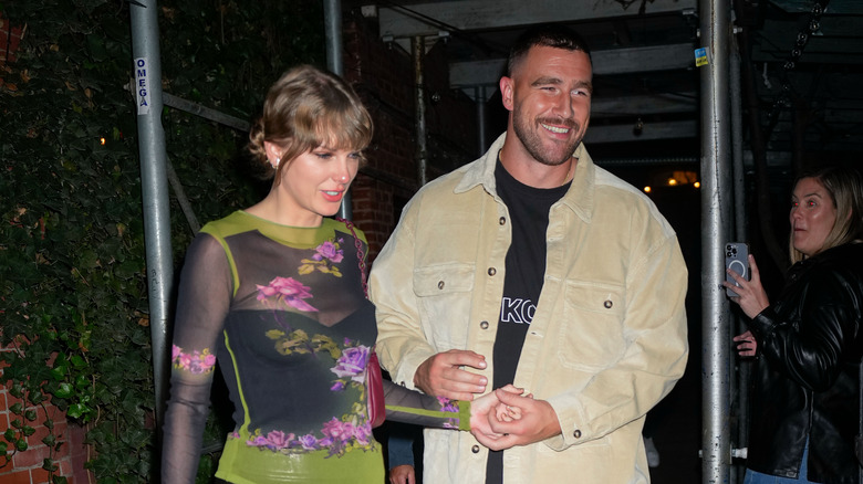 Taylor Swift, Travis Kelce holding hands