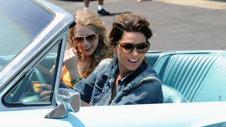 Taylor Swift and Shania Twain in a car