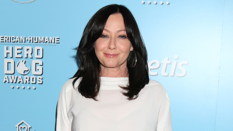 Shannen Doherty smiling on red carpet