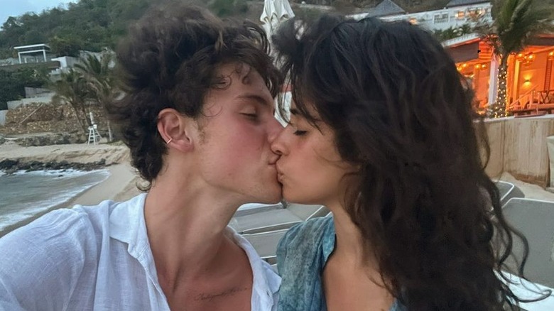 Shawn Mendes kissing Camila Cabello