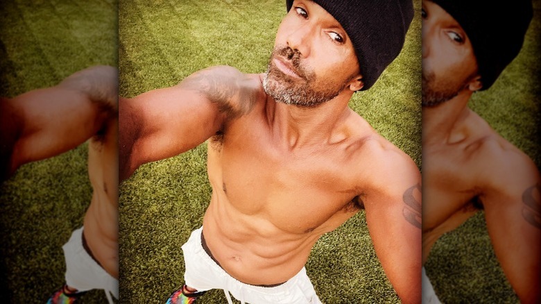 A shirtless Shemar Moore selfie