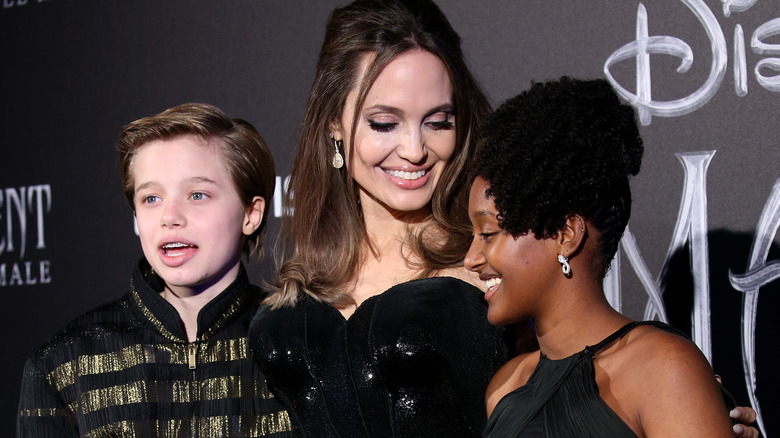 Shiloh Jolie-Pitt, Angelina Jolie, and Zahara Marley Jolie-Pitt posing