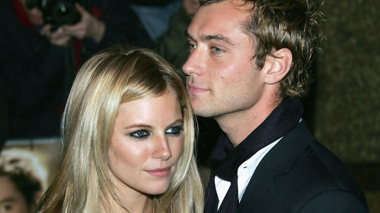 Sienna Miller, Jude Law smiling