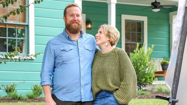 Signs Home Town Stars Ben & Erin Napier's Reputation With HGTV Fans Has ...