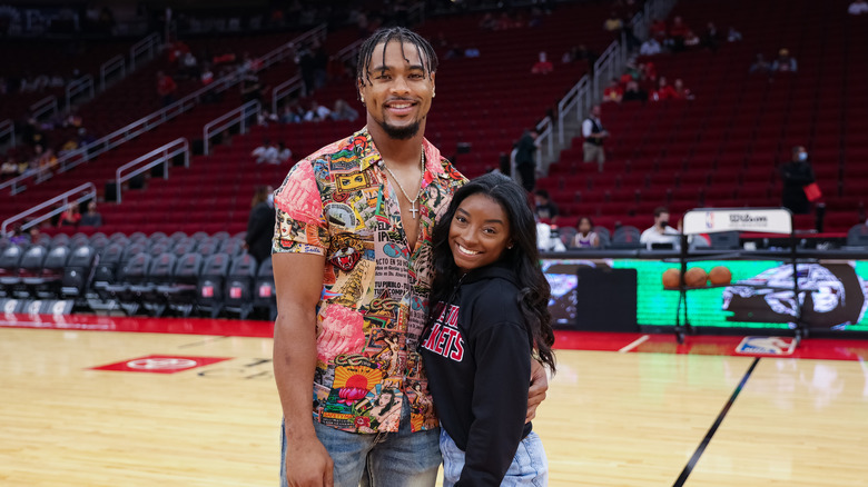 Simone Biles and Jonathan Owens posing