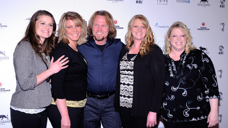 Kody Brown poses with his wives 