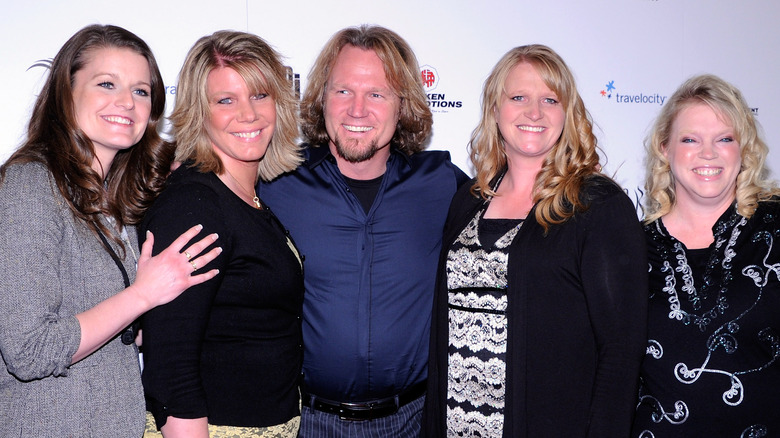 Kody Brown posing with sister wives