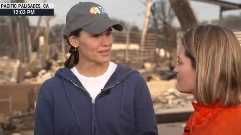 Jennifer Garner speaking to reporter amid Palisades Fire zone