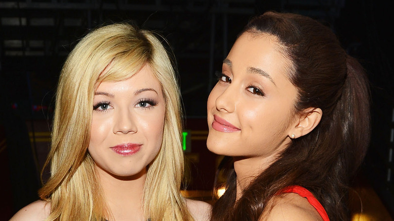 Jennette McCurdy, Ariana Grande pose 