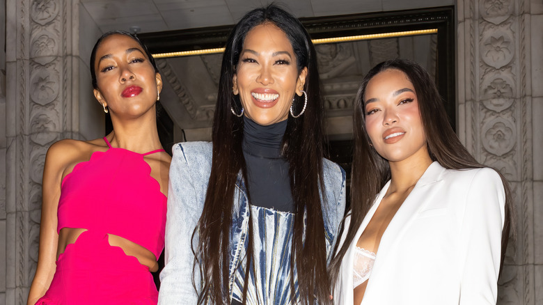 Kimora, Ming, and Aoki Lee Simmons posing