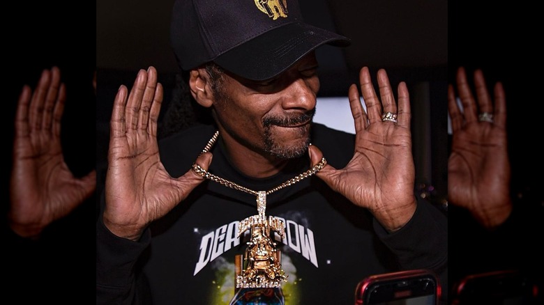 Snoop Dogg Death Row Records chain