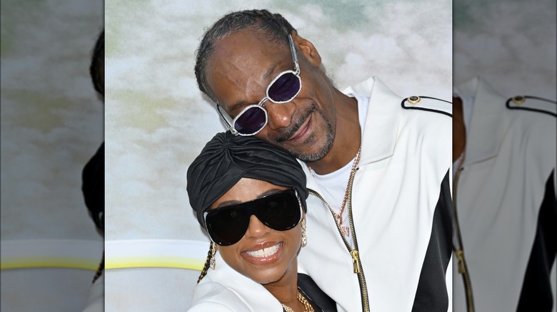 Snoop Dogg and Shante Broadus stand close together