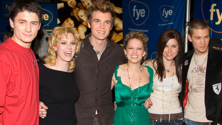 'One Tree Hill' cast at FYE music store 2004