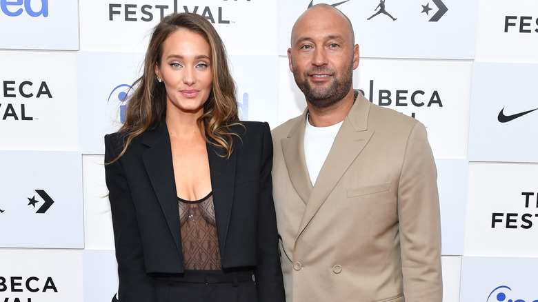 Hannah Davis posing with Derek Jeter