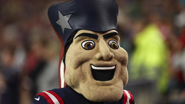 Pat Patriot cheerleading