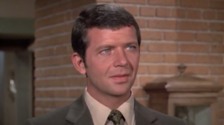 Robert Reed straight-faced