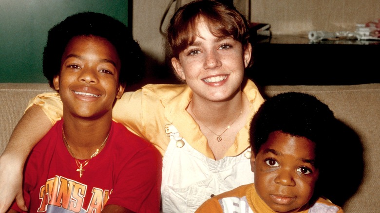 Dana Plato with co-stars, smiling