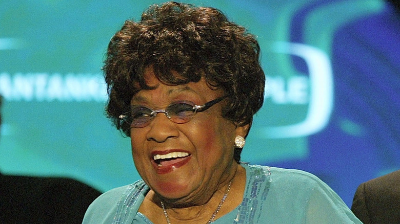 Isabel Sanford smiling