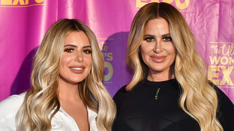 Kim Zolciak-Biermann posing with daughter Brielle