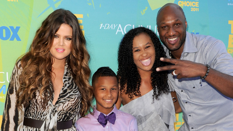 Lamar Odom posing with kids and Khloe Kardashian