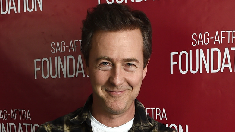 Edward Norton in front of red SAG sheet