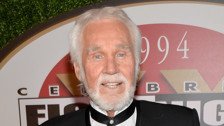 Kenny Rogers posing