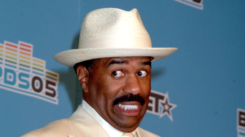 Steve Harvey white hat