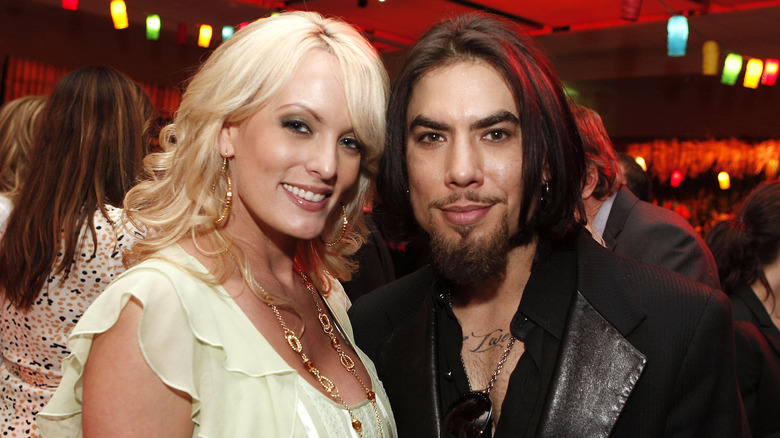 Stormy Daniels posing with Dave Navarro