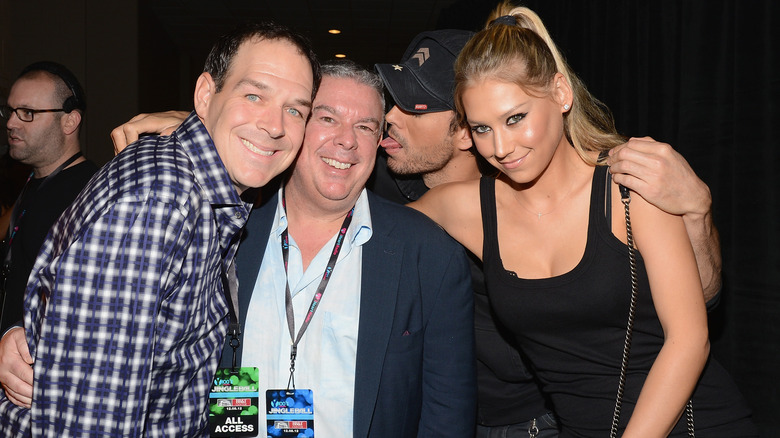 Froggy, Elvis Duran, Enrique Iglesias, and Anna Kournikova posing together