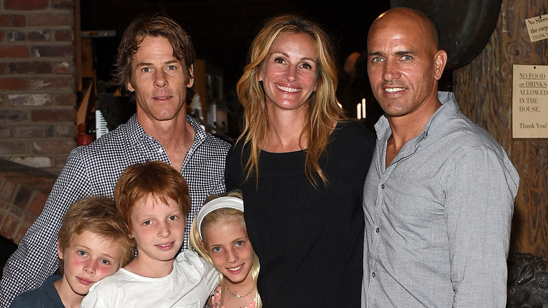 Julia Roberts and Danny Moder at a work event with their children