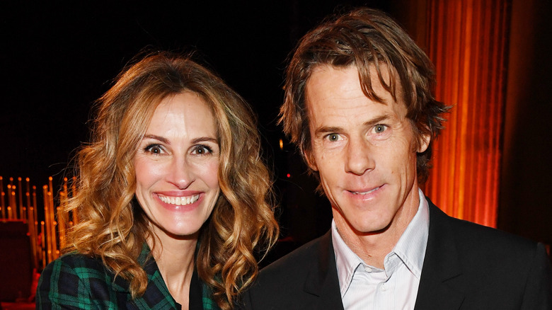 Julia Roberts and Danny Moder smiling