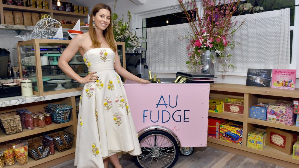 Jessica Biel posing at Au Fudge