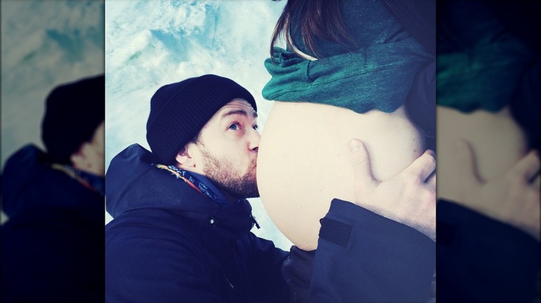 Justin Timberlake kissing Jessica Biel's stomach