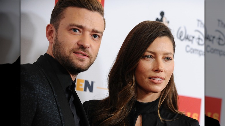 Justin Timberlake, Jessica Biel posing