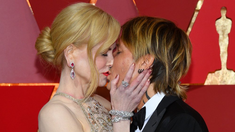 Nicole Kidman, Keith Urban kissing at the Oscars