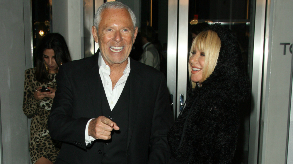 Alan Hamel pointing, Suzanne Somers smiling