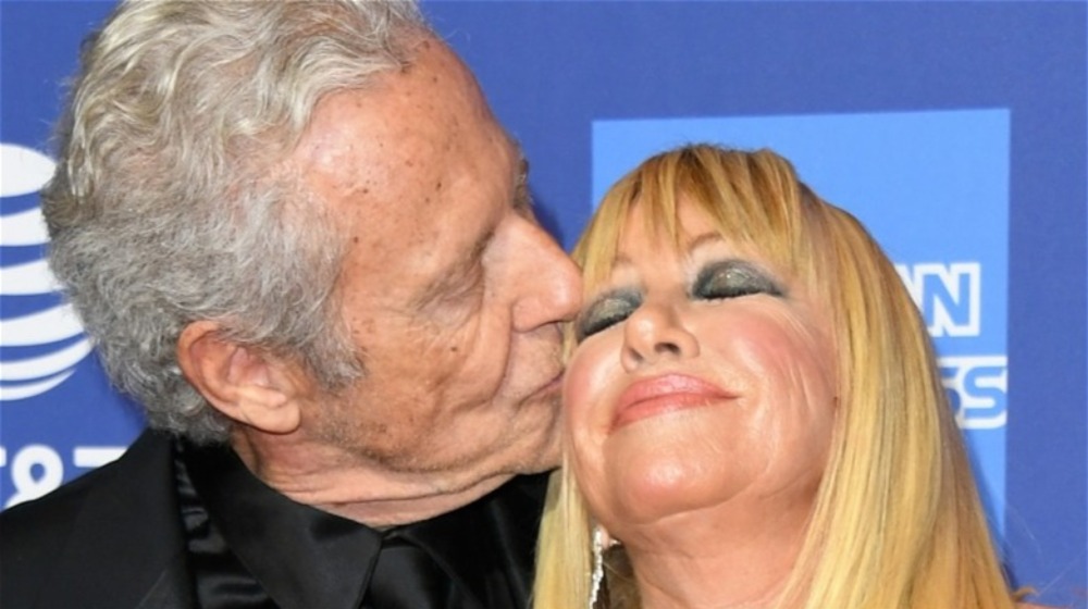 Alan Hamel kissing Suzanne Somers