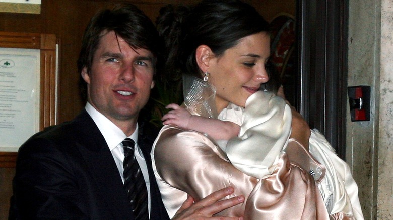 Tom Cruise, Katie Holmes holding Suri Cruise