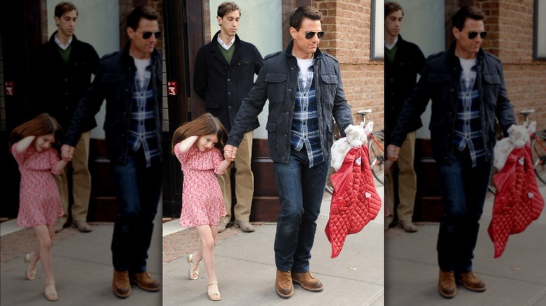 Suri Cruise holding hands with Tom Cruise