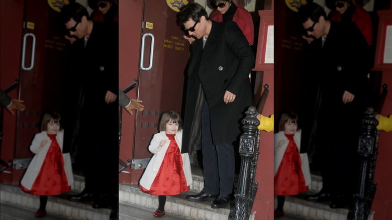 Suri Cruise, Tom Cruise on stairs