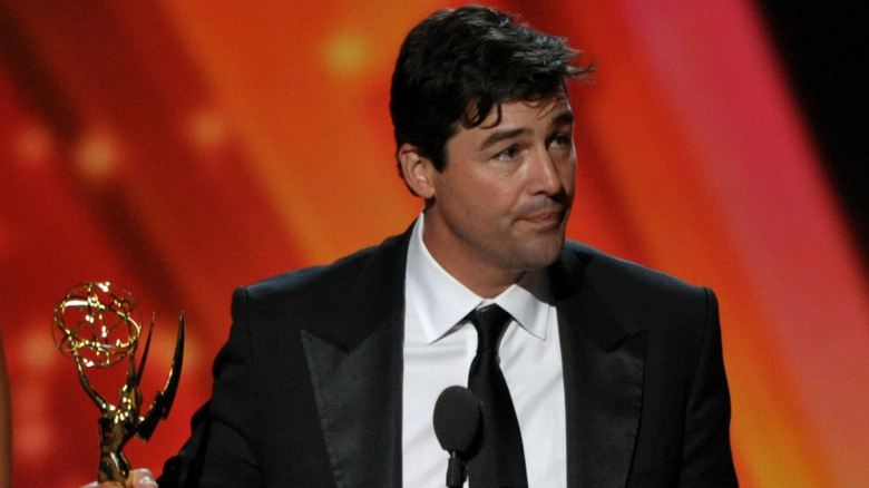 Kyle Chandler accepting an Emmy