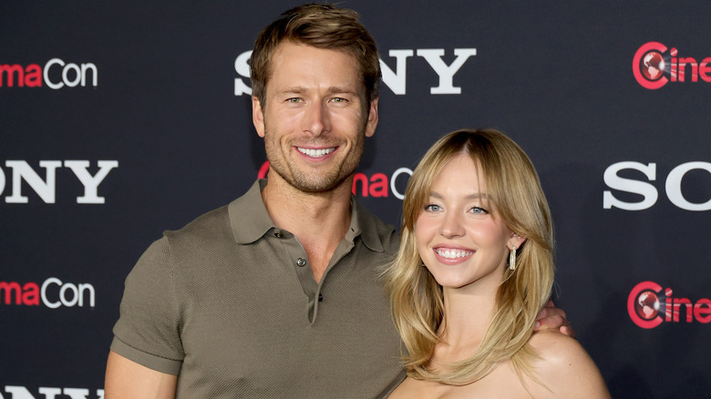 Glen Powell and Sydney Sweeney smiling