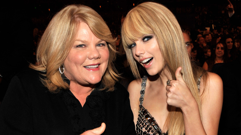 Andrea Swift and Taylor Swift smiling