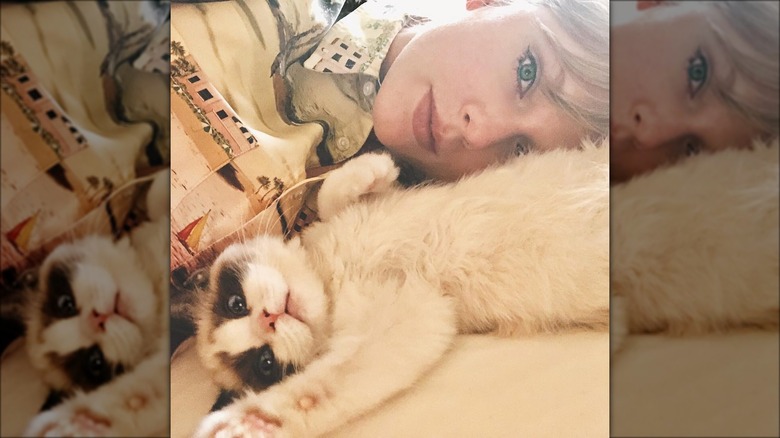 Taylor Swift with her cat 