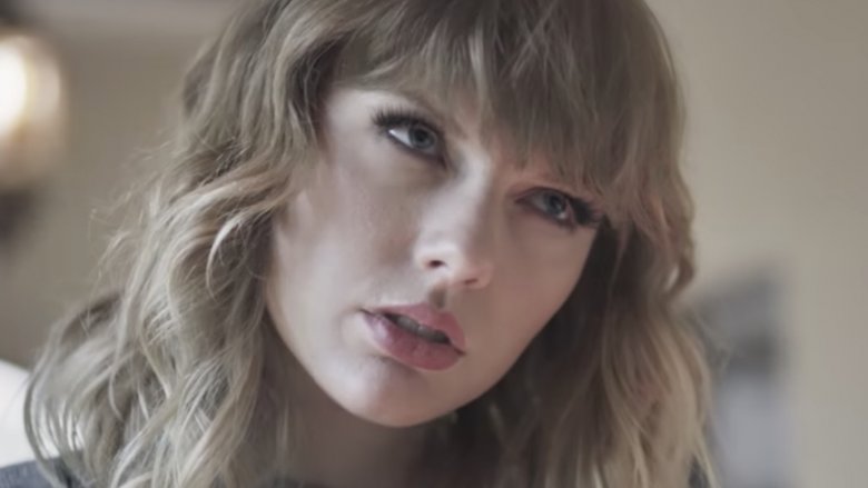 Taylor Swift Battles It Out With Andy Samberg In Commercial For New AT ...